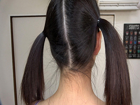 素人娘の全裸図鑑28　今時の女の子12名が恥らいながら脱衣していく様子をじっくり撮影した、変態紳士のためのヘアヌードコレクション　サンプル画像06